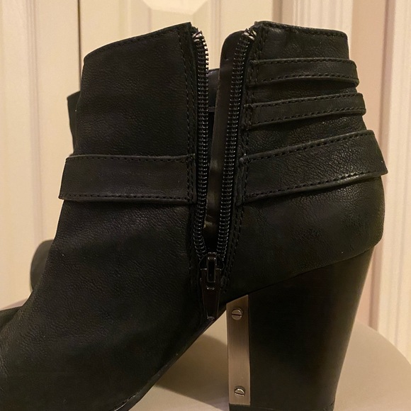 Vince Camuto Adelfi Black Womens Booties - Picture 7 of 9